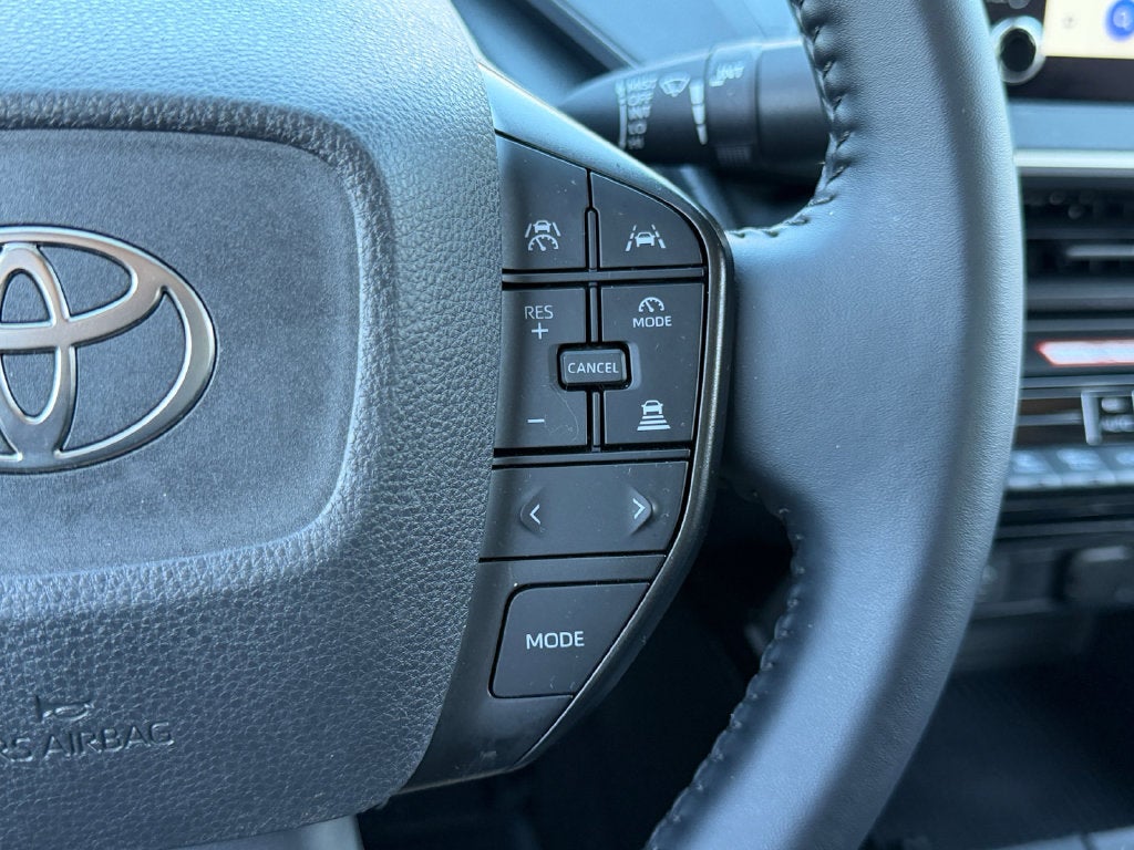 2025 Toyota Prius LE