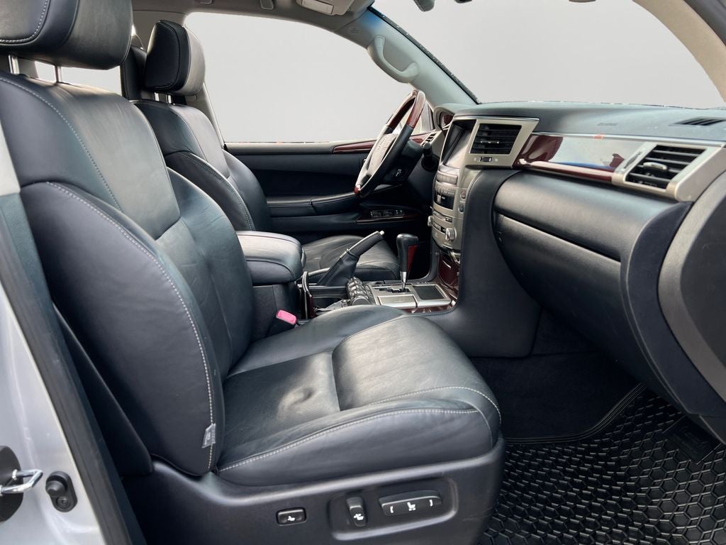 2013 Lexus LX 570 570 Low Miles w/ Rear Entertainment!