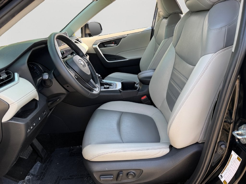 2023 Toyota RAV4 Hybrid XLE Premium