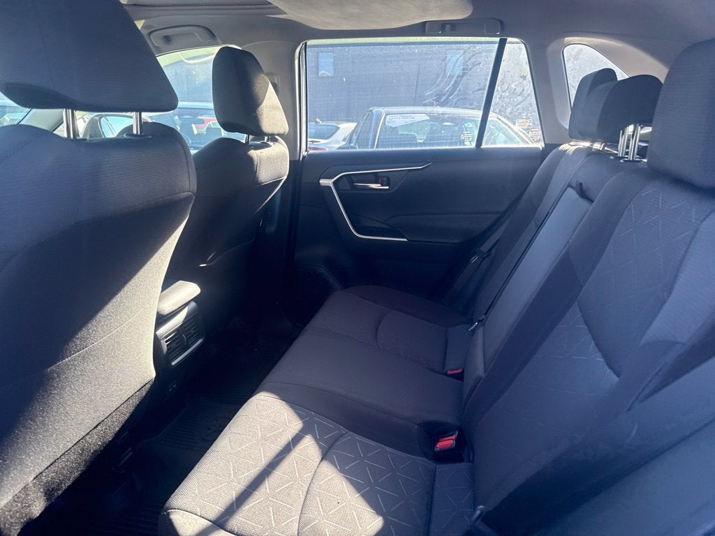2023 Toyota RAV4 Hybrid XLE W/ SUNROOF!