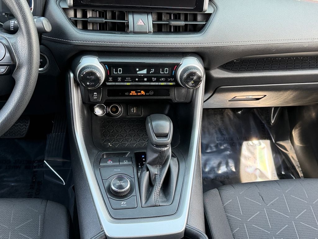 2023 Toyota RAV4 Hybrid XLE W/ SUNROOF!