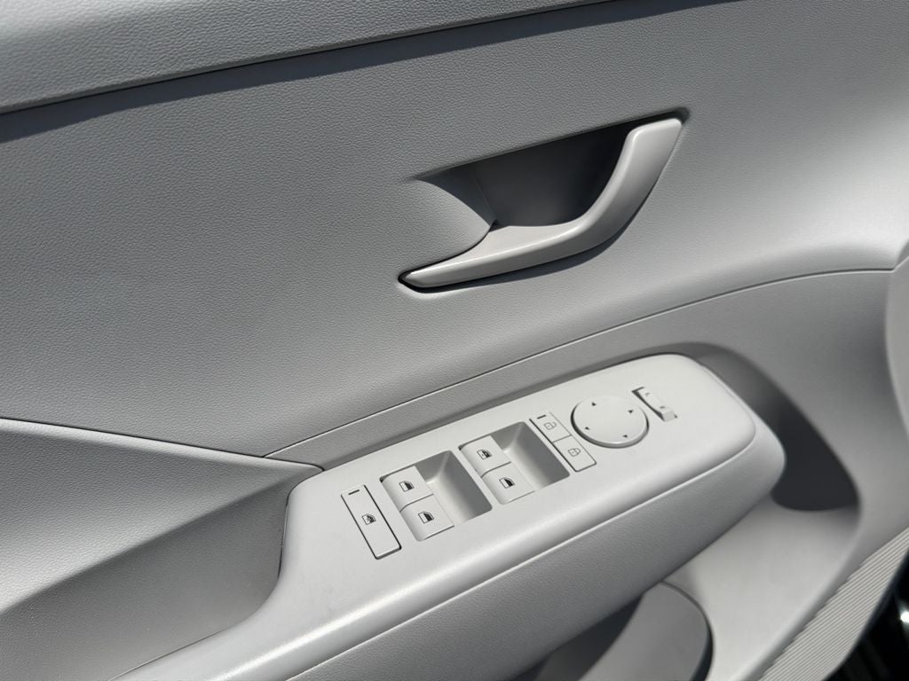 2025 Hyundai Kona SE