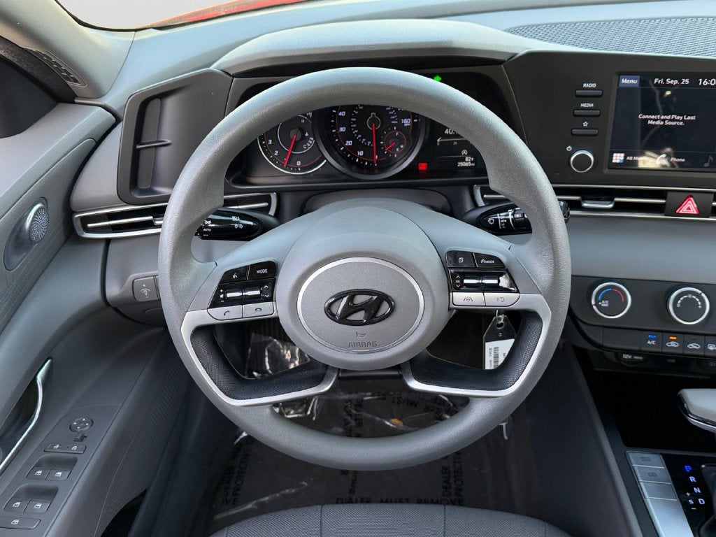 2023 Hyundai Elantra SE