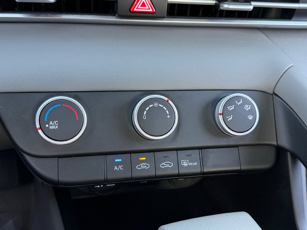 2023 Hyundai Elantra SE