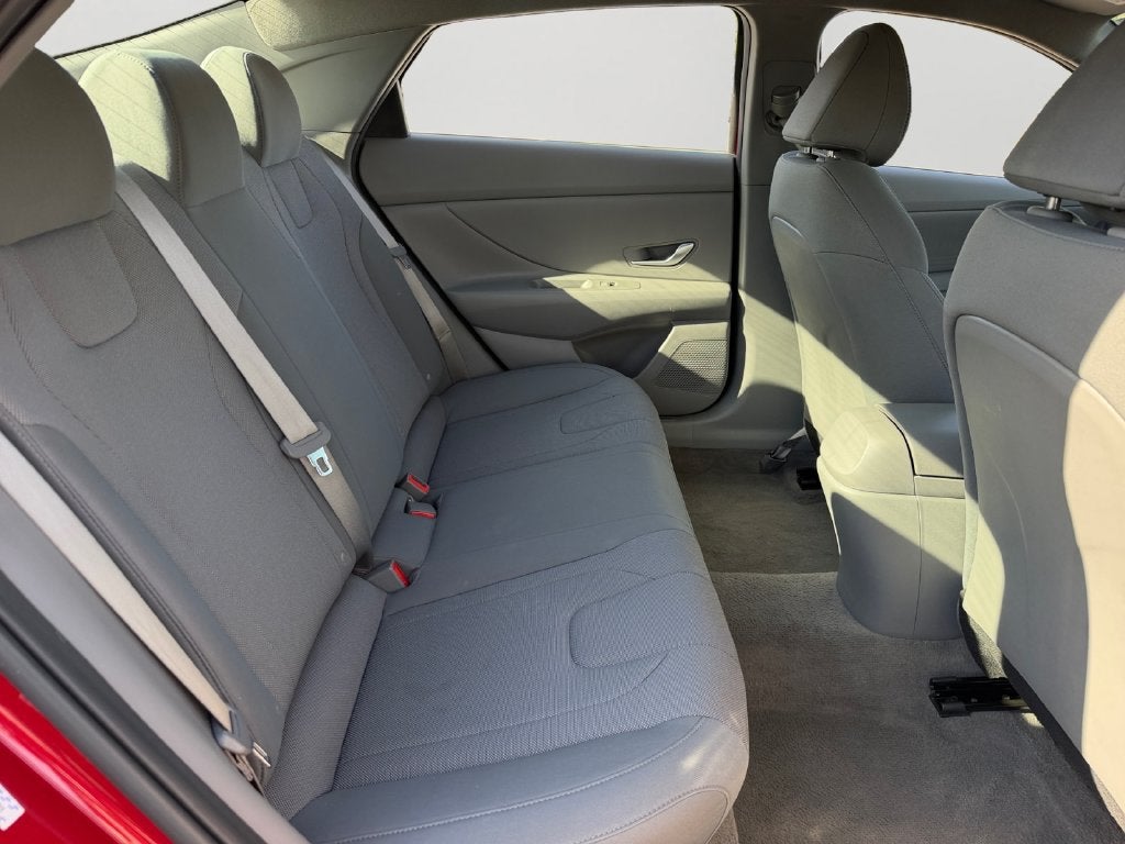 2023 Hyundai Elantra SE