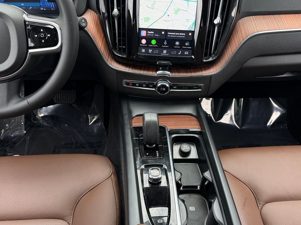 2024 Volvo XC60 B5 Plus Dark Theme