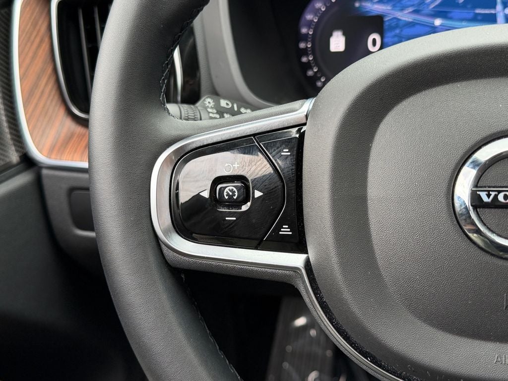 2024 Volvo XC60 B5 Plus Dark Theme
