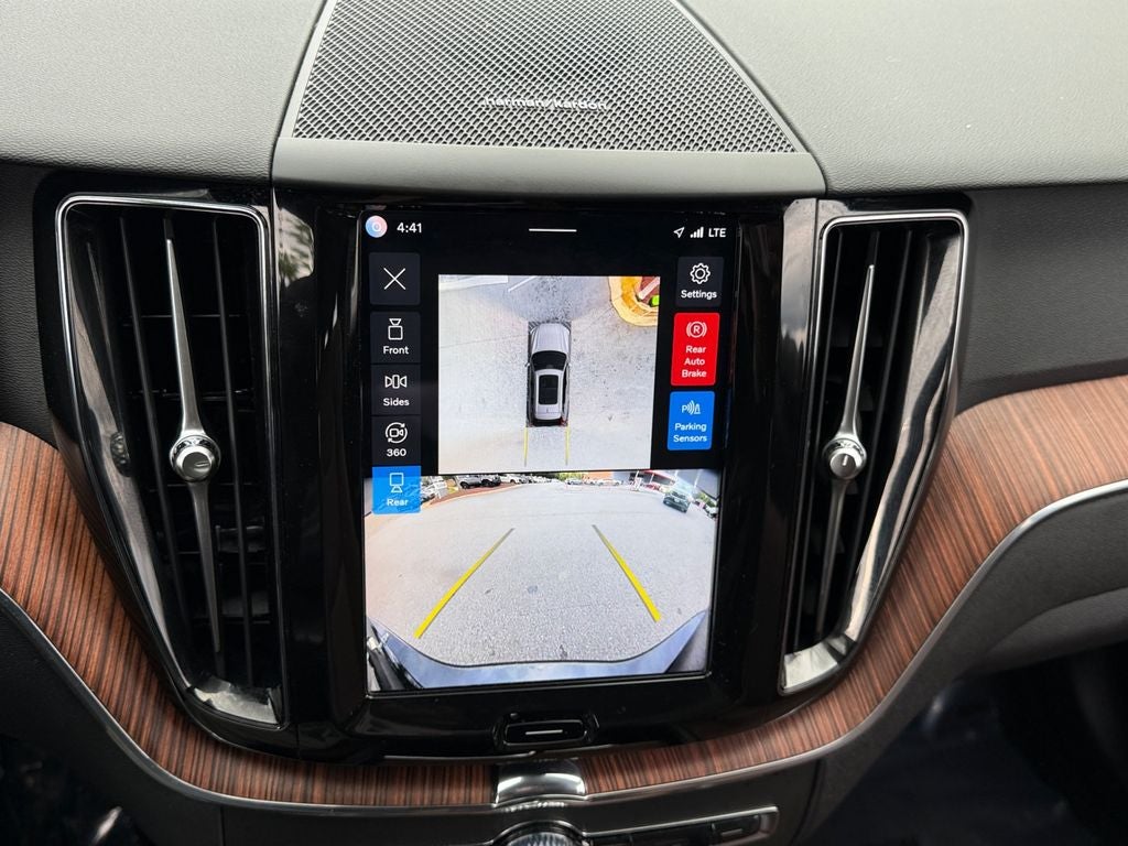 2024 Volvo XC60 B5 Plus Dark Theme