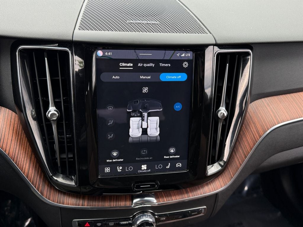 2024 Volvo XC60 B5 Plus Dark Theme