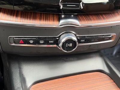 2024 Volvo XC60 B5 Plus Dark Theme