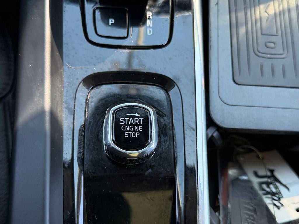 2023 Volvo XC60 B5 Plus Bright Theme
