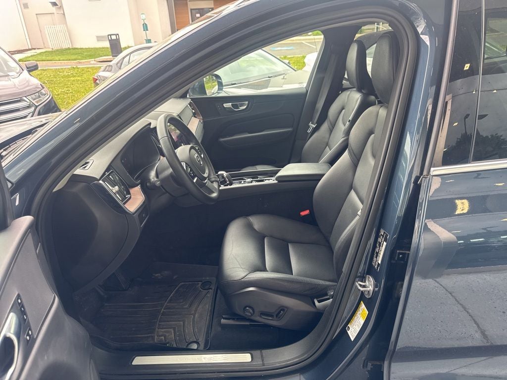 2023 Volvo XC60 B5 Plus Bright Theme