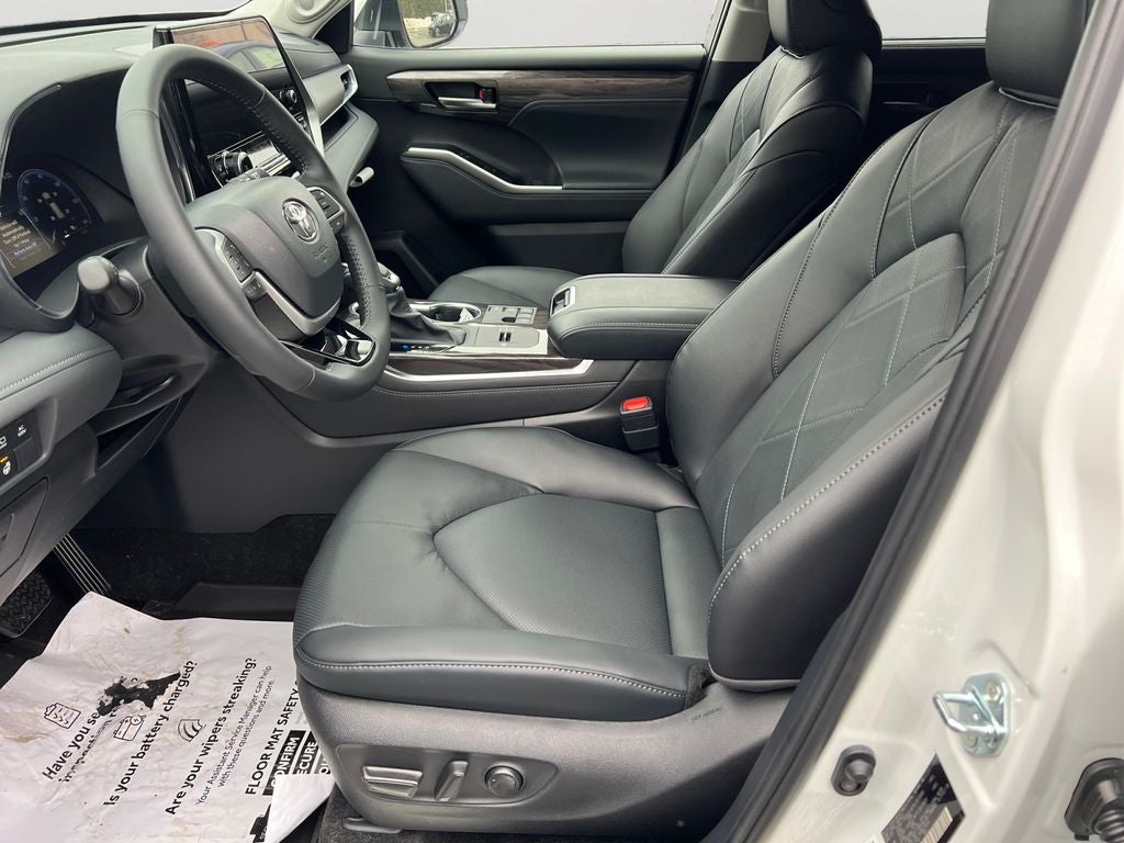 2026 Toyota Highlander Hybrid Platinum