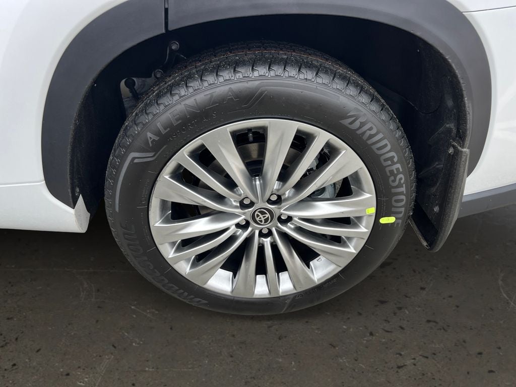 2026 Toyota Highlander Hybrid Platinum