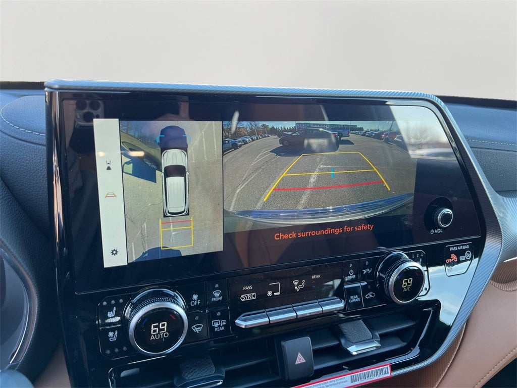 2026 Toyota Highlander Hybrid Platinum