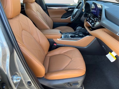 2026 Toyota Highlander Hybrid Platinum