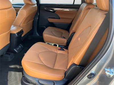 2026 Toyota Highlander Hybrid Platinum