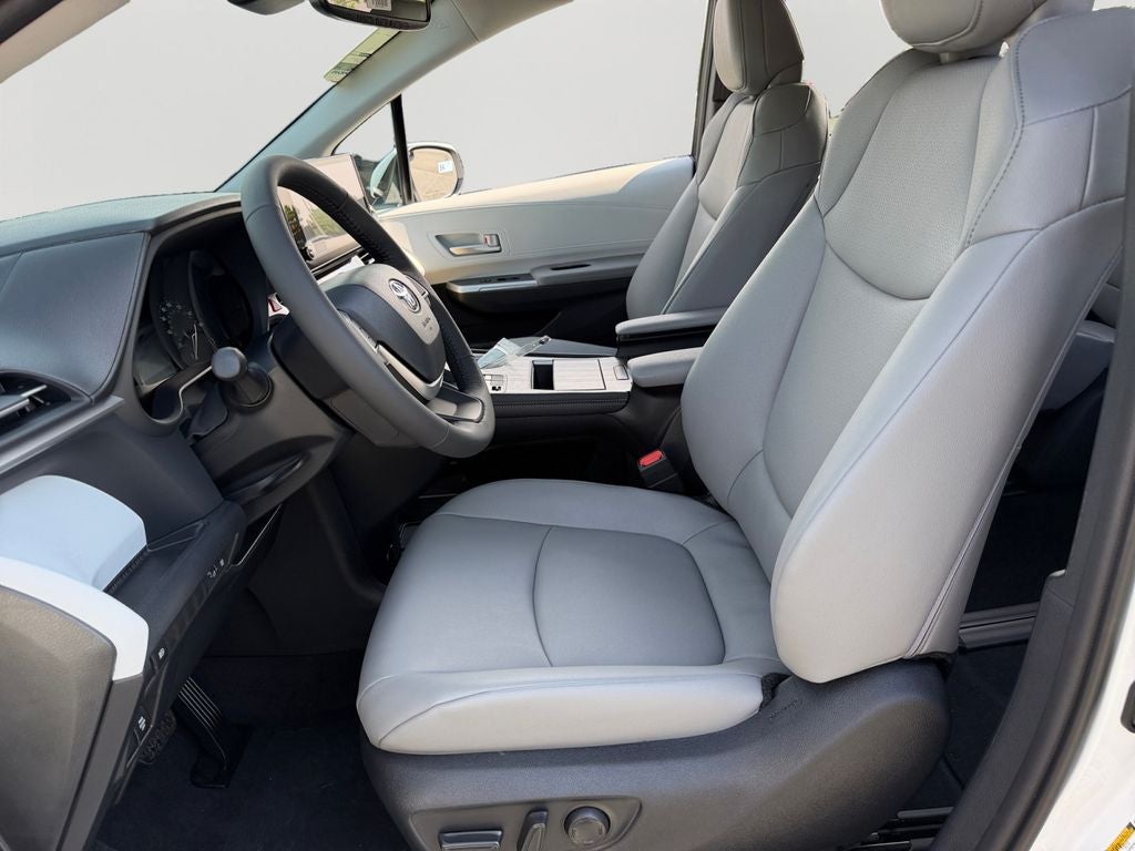 内田　新哉　Sea Breeze シリアルナンバー有り　PLE-3720 2026 Toyota Sienna XLE 7 Passenger Silver Spring MD | Serving